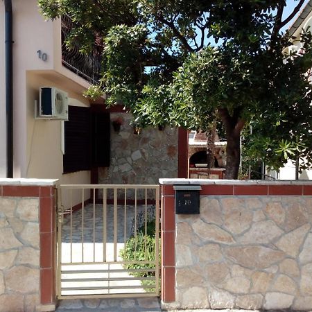 Apartment "Mislav" Gornji Karin Exterior foto